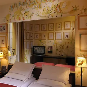 Hotel Phi, Bolonia